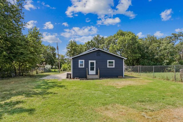 2016 E Chishom St, Wichita, KS 67214