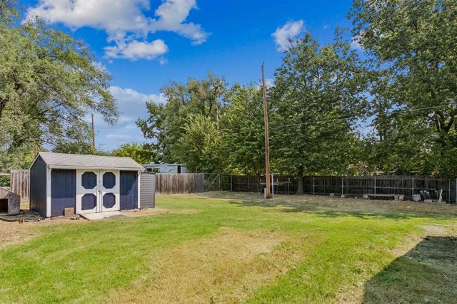 2016 E Chishom St, Wichita, KS 67214