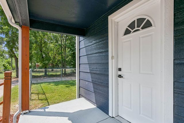 2016 E Chishom St, Wichita, KS 67214
