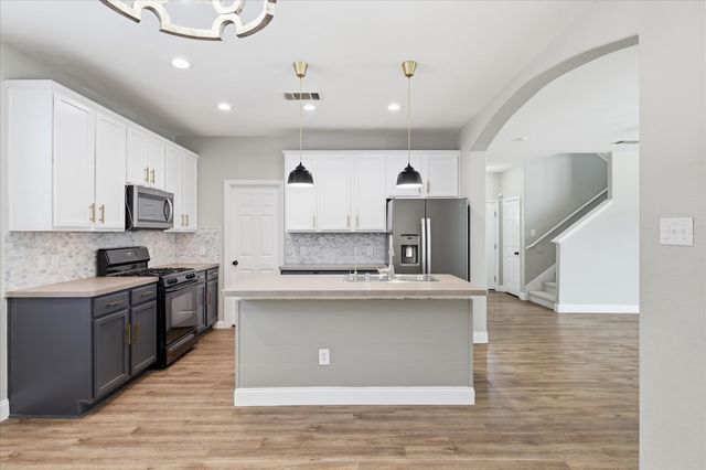 1208 Spanish Moss Drive, Savannah, TX 76227