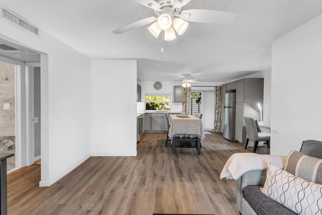 5314 NE 6 Avenue E20, Oakland Park, FL 33334