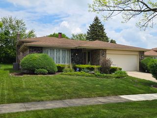 7725 Sawyer Road, Darien, IL 60561