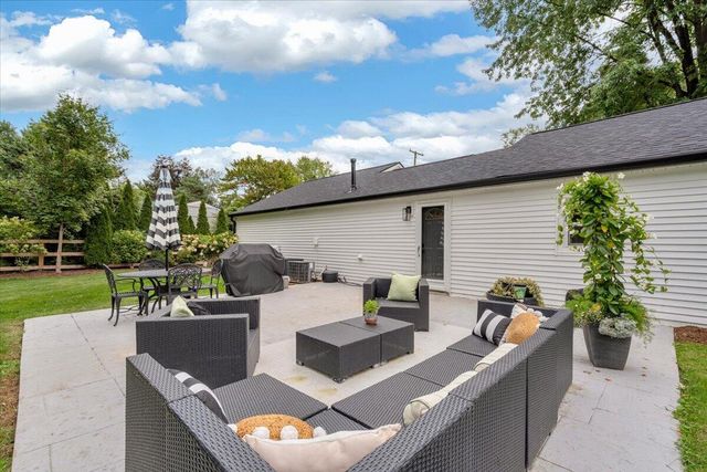 1429 Cadmus Drive, Troy, MI 48085