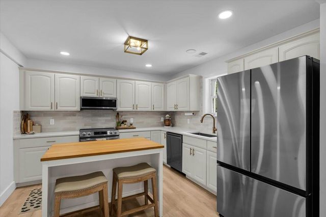 1429 Cadmus Drive, Troy, MI 48085