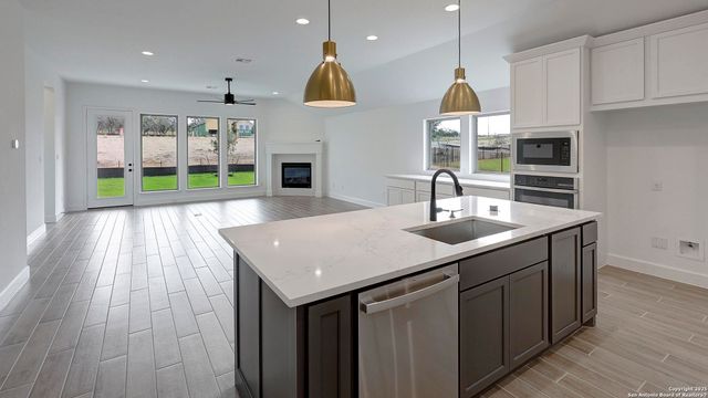 209 Hidalgo, Boerne, TX 78006