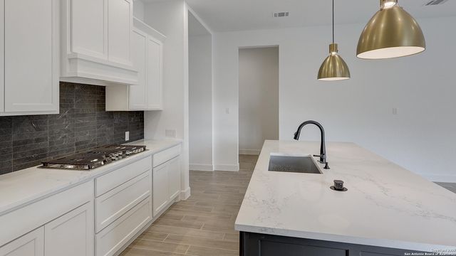 209 Hidalgo, Boerne, TX 78006