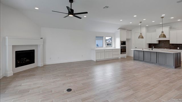 209 Hidalgo, Boerne, TX 78006