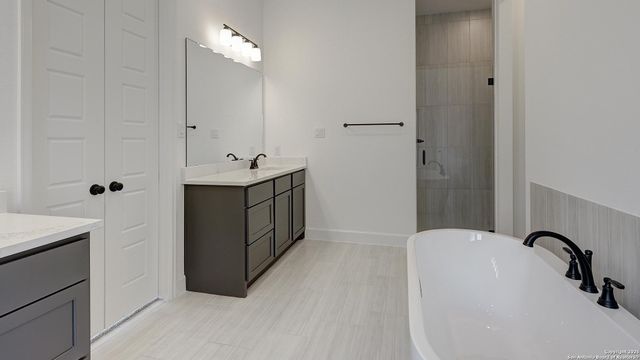 209 Hidalgo, Boerne, TX 78006