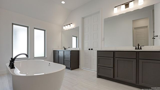 209 Hidalgo, Boerne, TX 78006