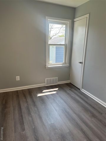 4803 Mildred Street, Wayne, MI 48184