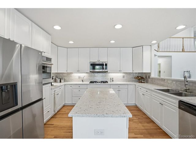 2334 S Union Ct, Lakewood, CO 80228