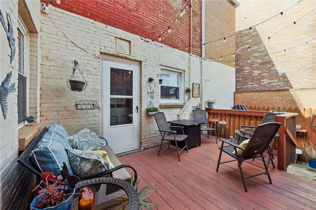 2303 Sidney St, South Side, PA 15203