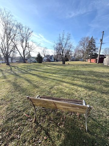 38 N Rebecca Street, Glenwood, IL 60425