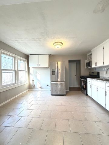 38 N Rebecca Street, Glenwood, IL 60425