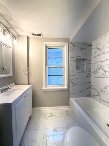 38 N Rebecca Street, Glenwood, IL 60425