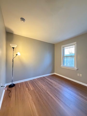 38 N Rebecca Street, Glenwood, IL 60425