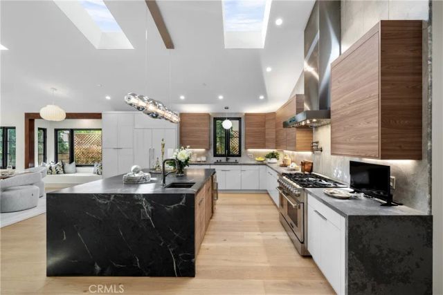 2460 Cumberland, San Marino, CA 91108