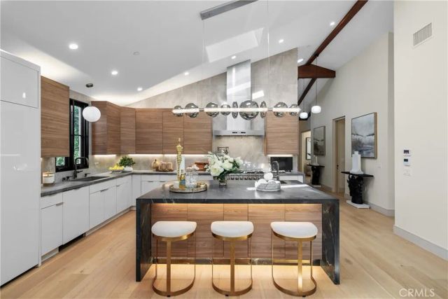 2460 Cumberland, San Marino, CA 91108