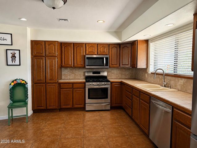 7026 E SUNNYSIDE Drive, Scottsdale, AZ 85254