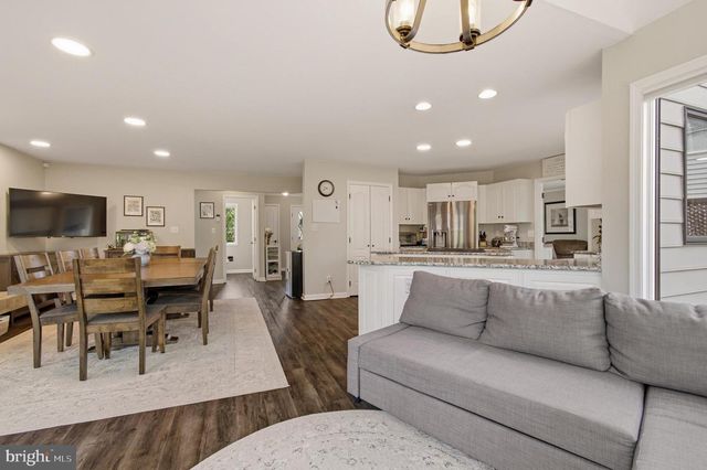 1727 PEARTREE LN, Crofton, MD 21114