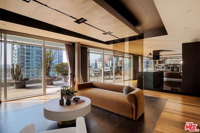 1155 S Grand Avenue Ph2204, Los Angeles, CA 90015