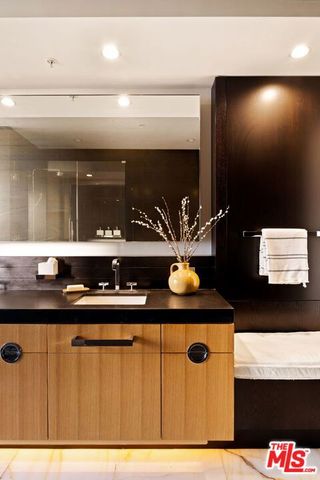 1155 S Grand Avenue Ph2204, Los Angeles, CA 90015