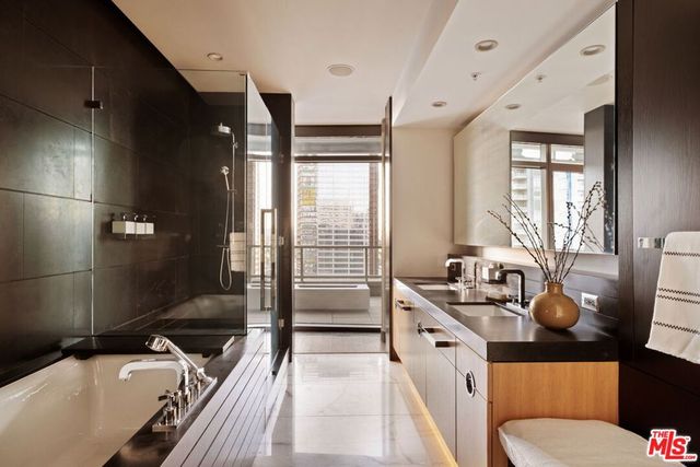 1155 S Grand Avenue Ph2204, Los Angeles, CA 90015