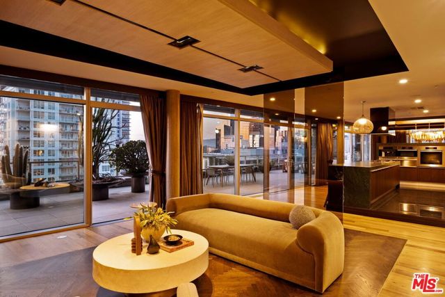 1155 S Grand Avenue Ph2204, Los Angeles, CA 90015