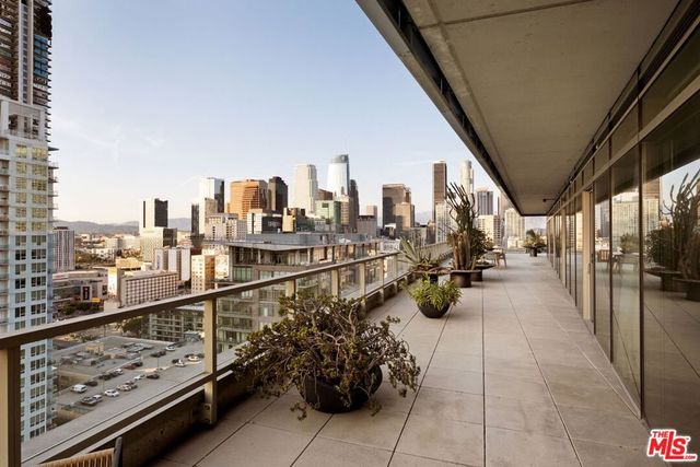 1155 S Grand Avenue Ph2204, Los Angeles, CA 90015