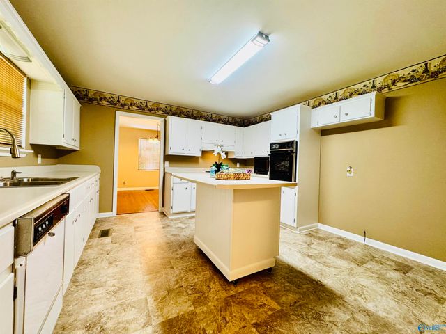 409 Sobotka Street SW, Hartselle, AL 35640