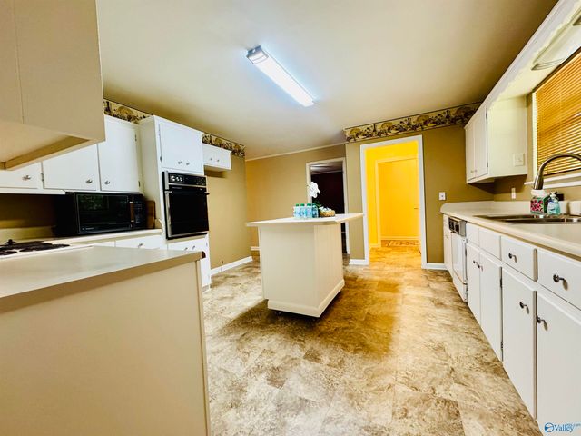 409 Sobotka Street SW, Hartselle, AL 35640