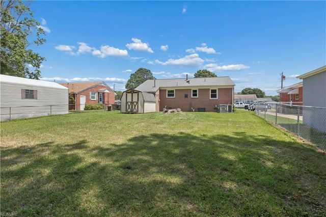 23 Berkley DR, Hampton, VA 23663