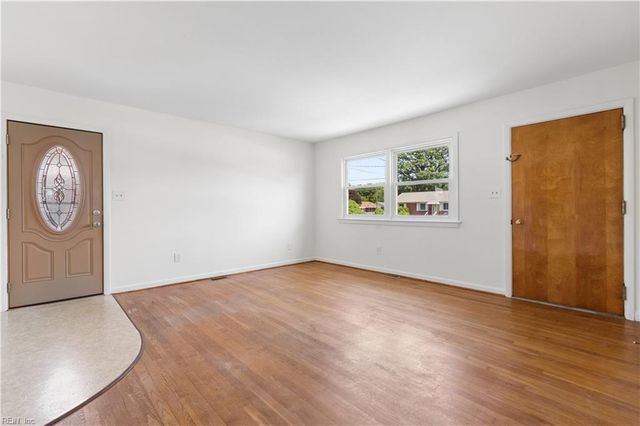 23 Berkley DR, Hampton, VA 23663