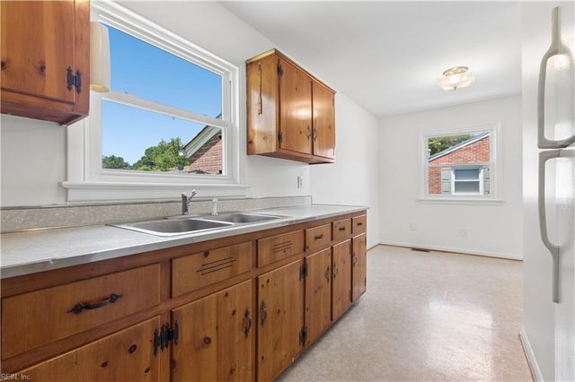 23 Berkley DR, Hampton, VA 23663