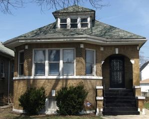 4422 W Iowa Street, Chicago, IL 60651