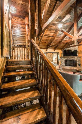 111 Guill Ln, Cottontown, TN 37048