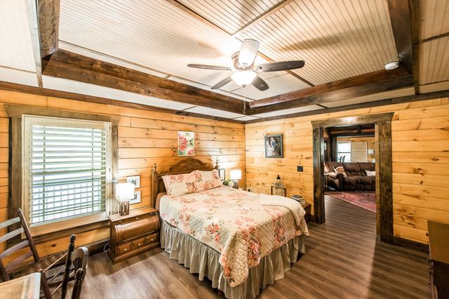 111 Guill Ln, Cottontown, TN 37048