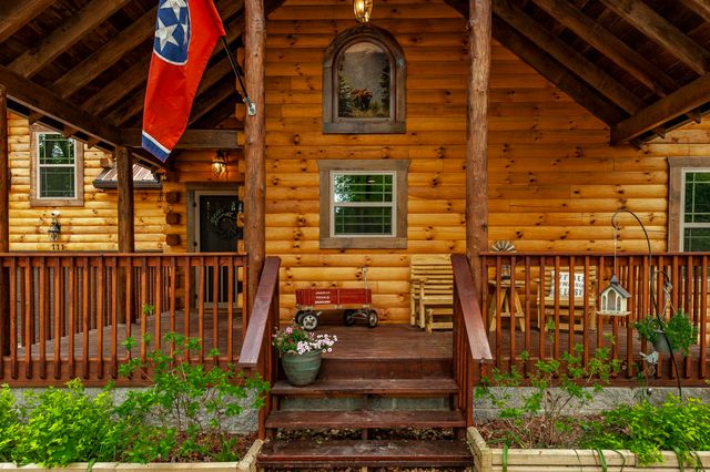 111 Guill Ln, Cottontown, TN 37048