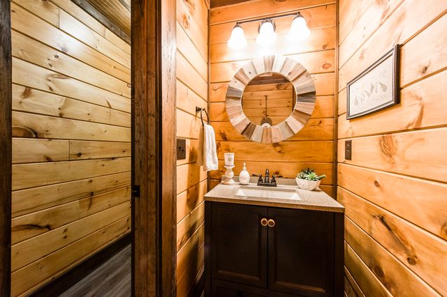 111 Guill Ln, Cottontown, TN 37048