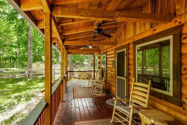 111 Guill Ln, Cottontown, TN 37048