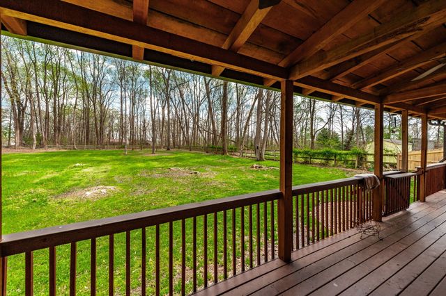 111 Guill Ln, Cottontown, TN 37048