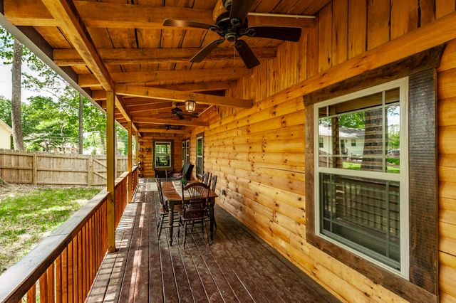 111 Guill Ln, Cottontown, TN 37048