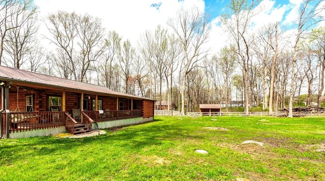 111 Guill Ln, Cottontown, TN 37048