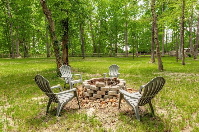 111 Guill Ln, Cottontown, TN 37048