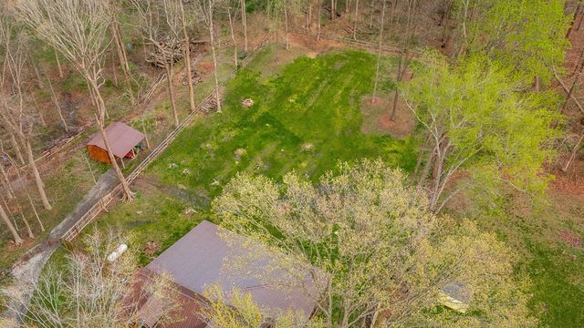 111 Guill Ln, Cottontown, TN 37048