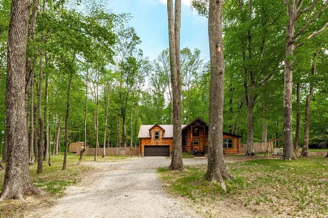 111 Guill Ln, Cottontown, TN 37048