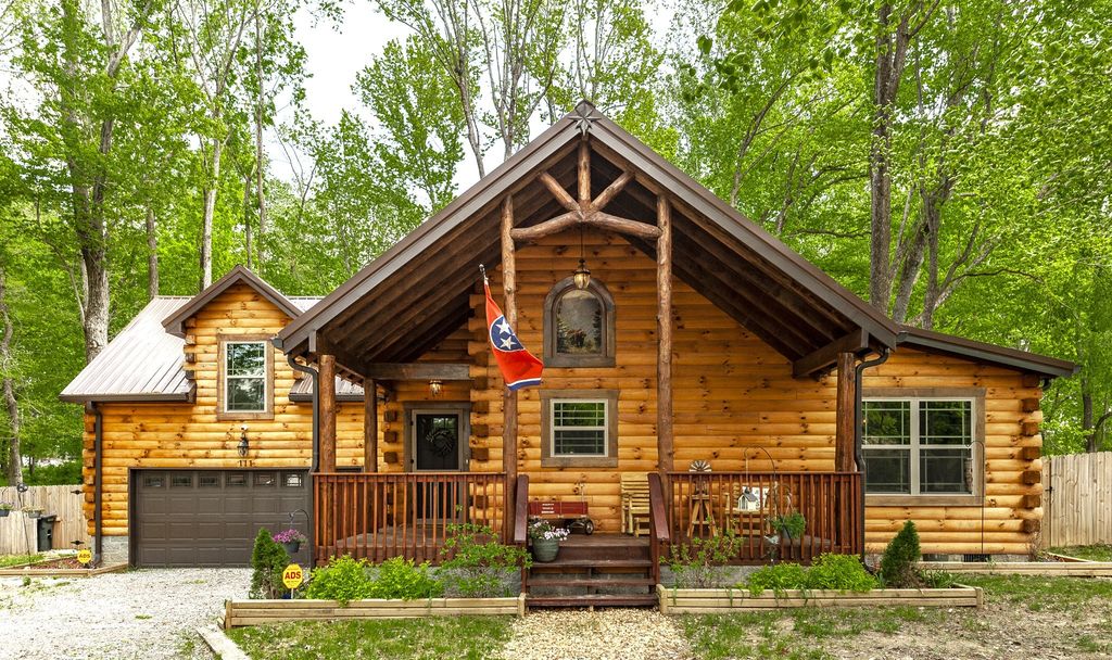 111 Guill Ln, Cottontown, TN 37048