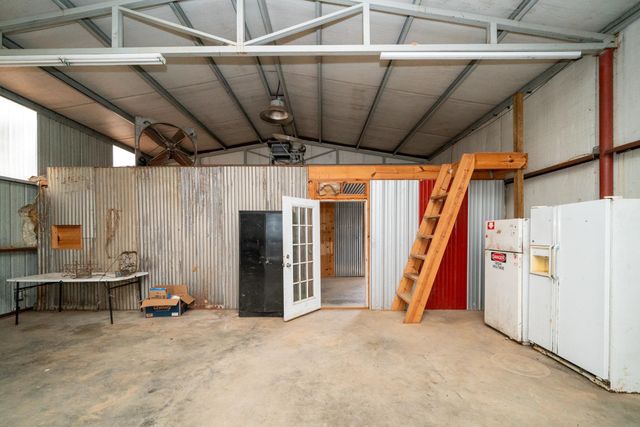 1833 Peach Orchard, Marshall, TX 75672