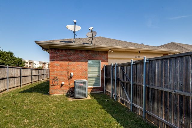 1302 Poinsettia Boulevard, Denton, TX 76208