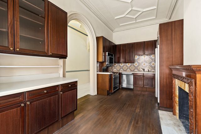 245 E 61ST Street, New York City, NY 10065